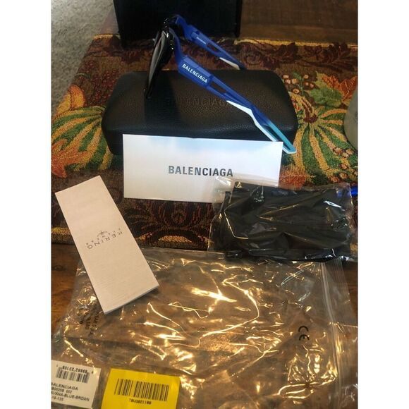 ??? New Balenciaga sunglasses Comes with case authenticity certificate￼￼. main image 5